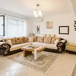 Comfort&cozy Near Airport & Bus Terminal טיראנה