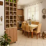 דירה Comfort&cozy Near Airport & Bus Terminal *