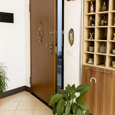 아파트 Comfort&cozy Near Airport & Bus Terminal