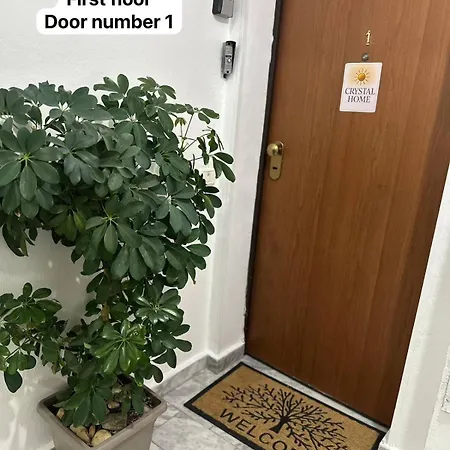 Comfort&cozy Near Airport & Bus Terminal 아파트 티라나