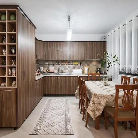 דירה Comfort&cozy Near Airport & Bus Terminal טיראנה