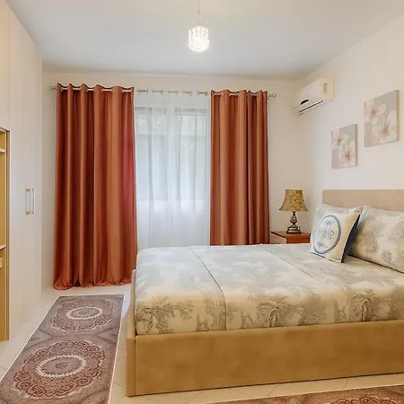 דירה Comfort&cozy Near Airport & Bus Terminal *