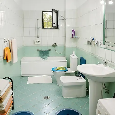 아파트 Comfort&cozy Near Airport & Bus Terminal *
