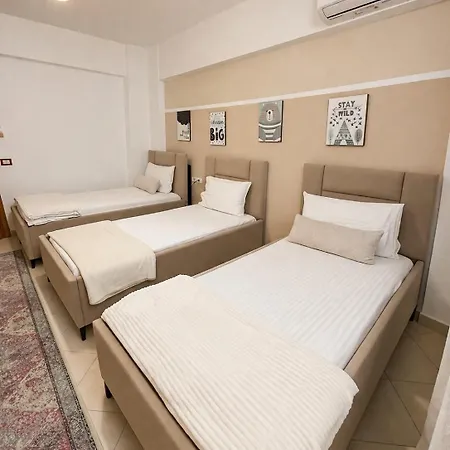 Comfort&cozy Near Airport & Bus Terminal 아파트 티라나