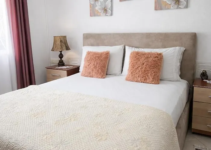 Comfort&cozy Near Airport & Bus Terminal شقة *